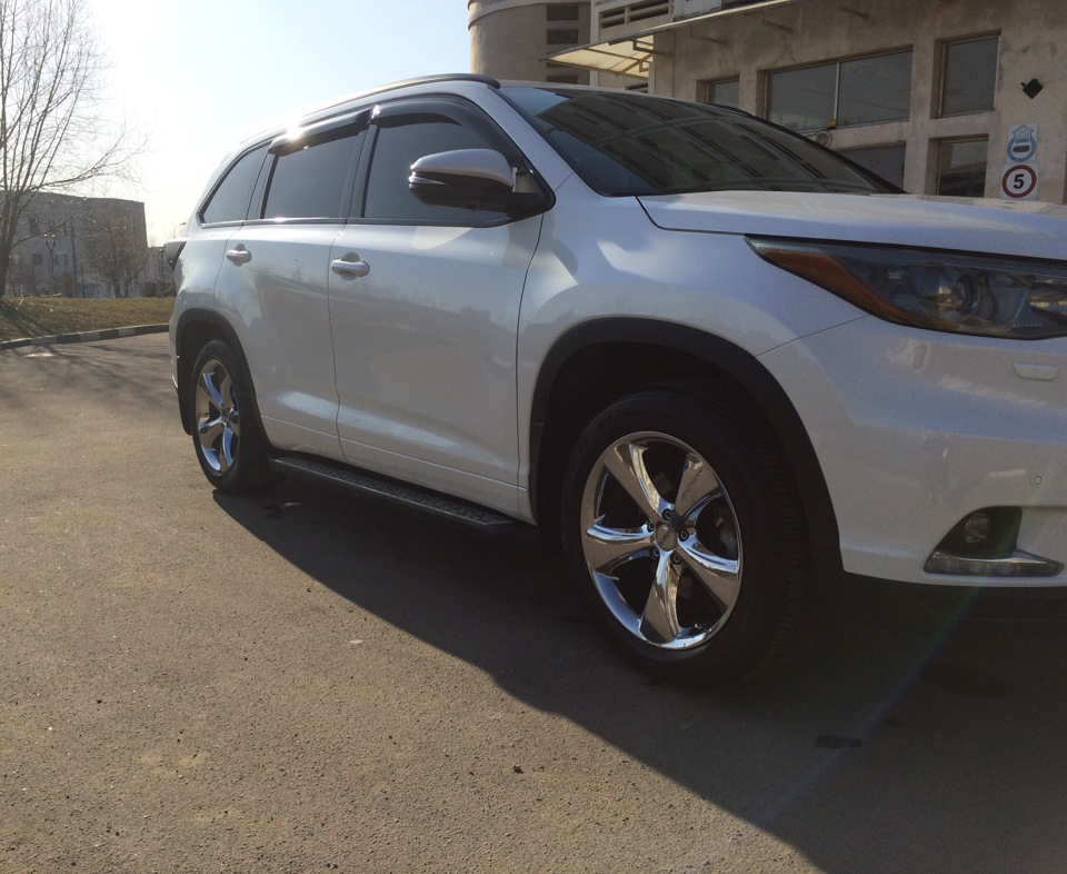 Шины тойота харриер. Toyota Highlander 2014 r19 колеса. Toyota Highlander r 19. R19 на Тойота хайлендер.