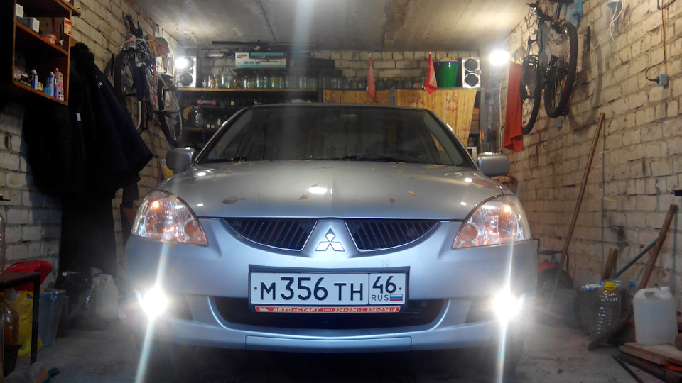 заменил лампочки в туманках — Mitsubishi Lancer IX, 1,6 л, 2005 года ...