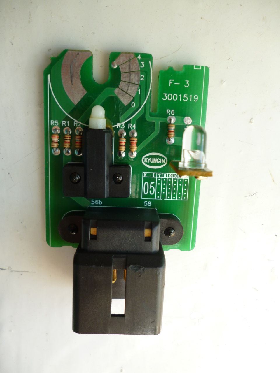 Замена лампочки на диодную в регулировке корректора фар в салоне ...