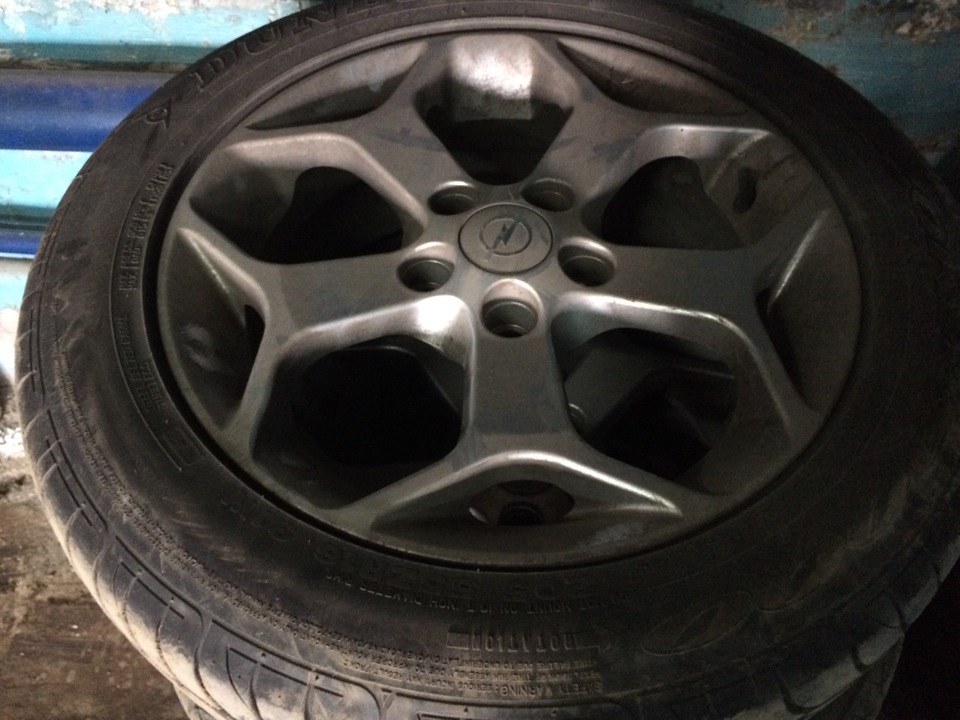 ПРОДАЕТСЯ летняя резина на оригинальных дисках — Opel Astra H GTC, 1,6 ...