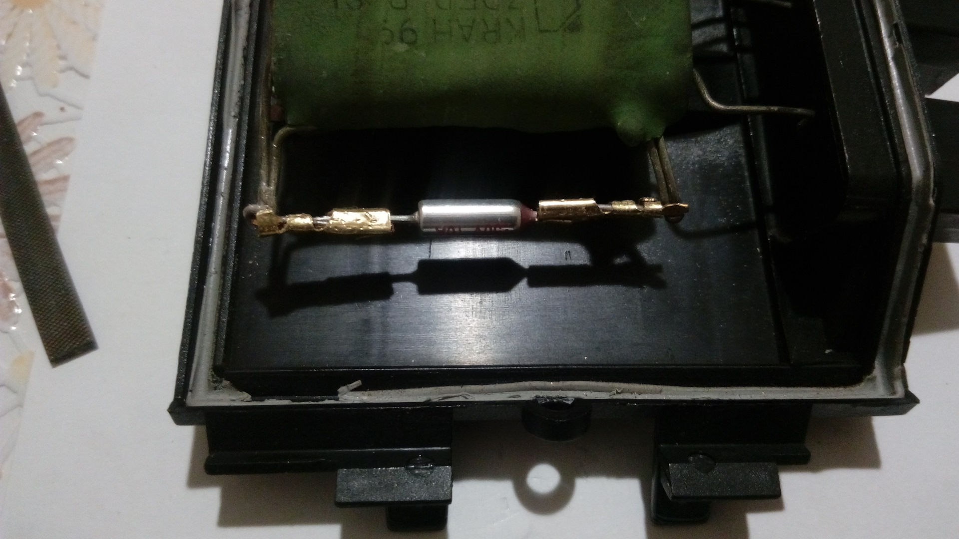 Резистор отопителя печки приора. Термопредохранитель резистора печки лада-калина. Блок сопротивление печки. Блок сопротивление печки. Резистор ваз 2114.