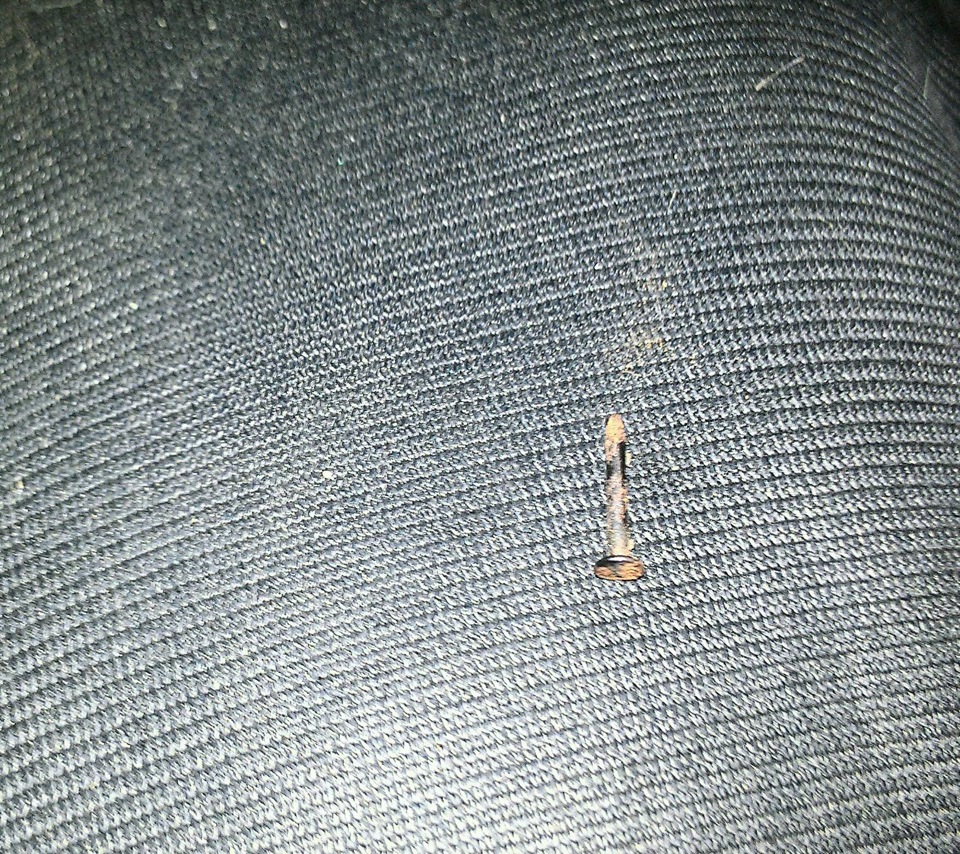 Акустическая полка и предохранители. — ГАЗ 31105, 2,4 л, 2008 года ...