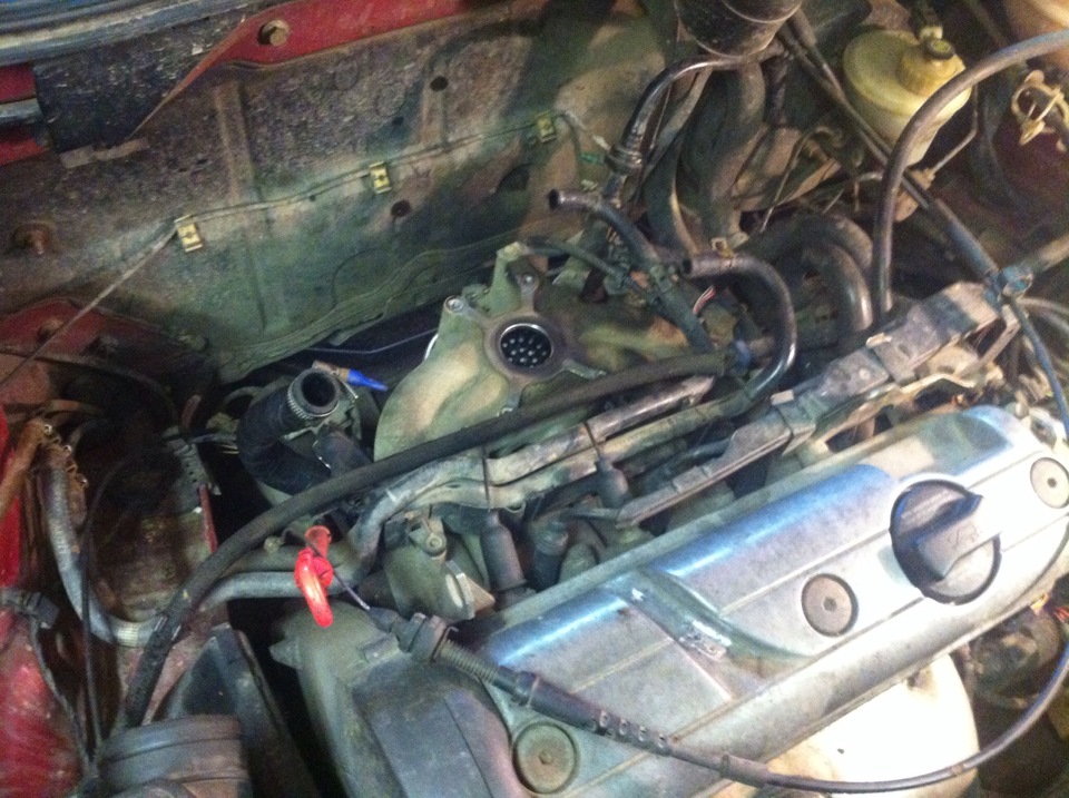 Замена моновпрыска в сборе — Volkswagen Golf Mk3, 1,6 л, 1995 года ...