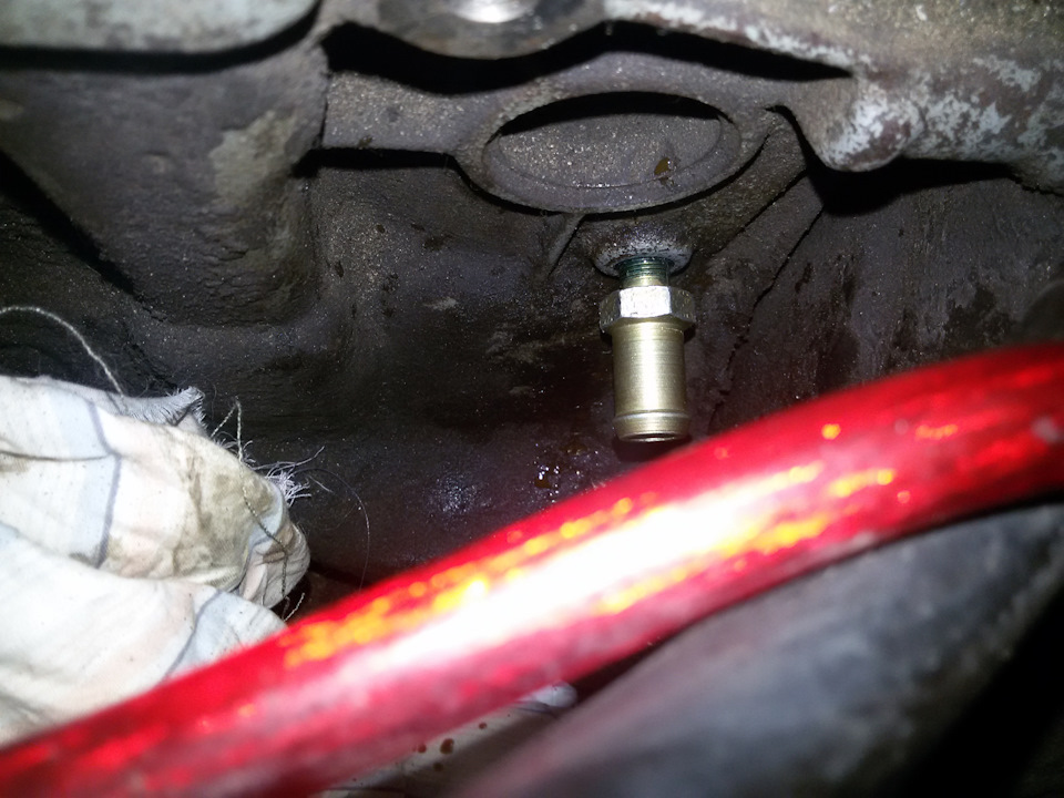 Вкрутил с фиксатором резьбы. — Lada 2113