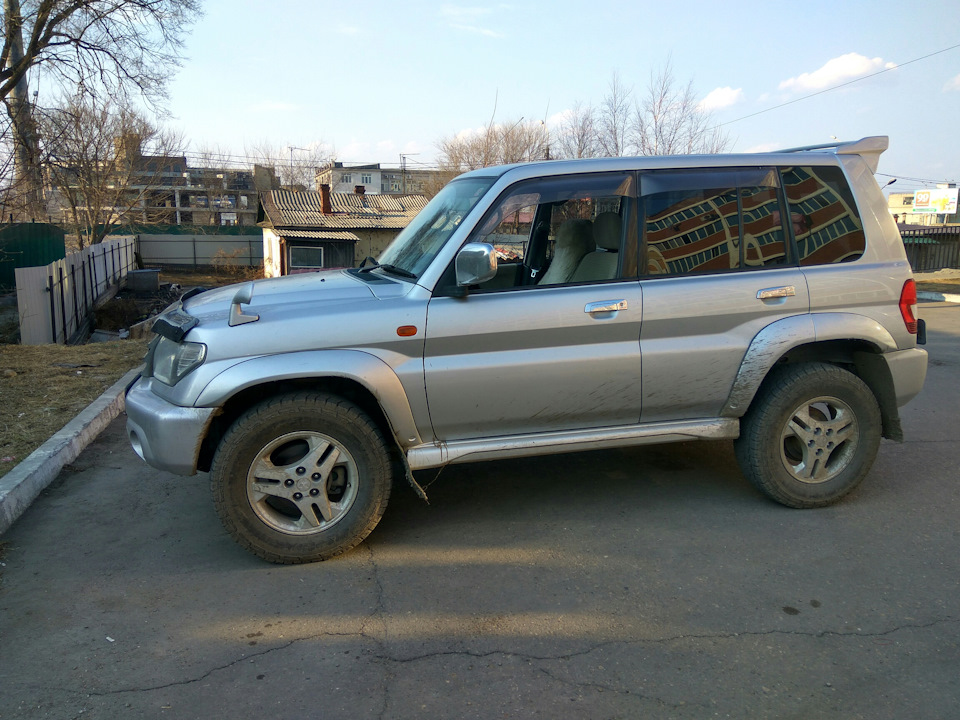 Дром забайкальском крае. Mitsubishi Pajero io 2.0 at, 2001. Mitsubishi Pajero io лифт. Pajero io 2 Door. Паджеро ио на ранчо.