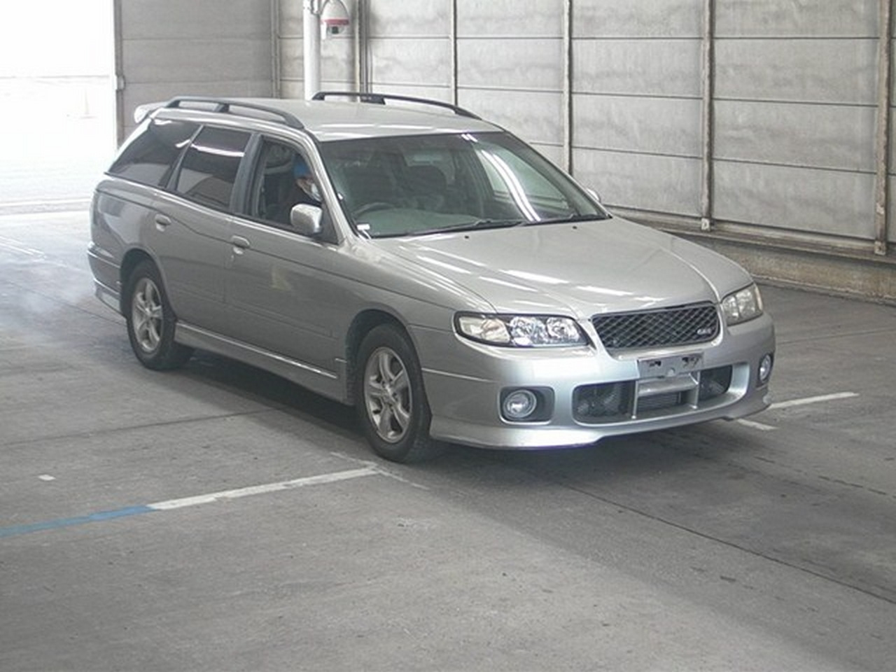 Nissan Avenir 11