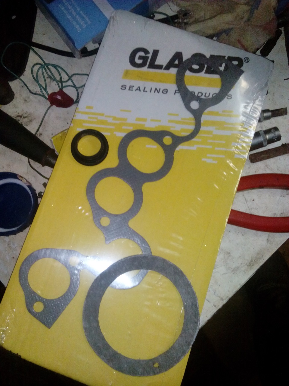 Устранил подсос впускного коллектора. — Audi 80 (B3), 1,8 л, 1987 года ...