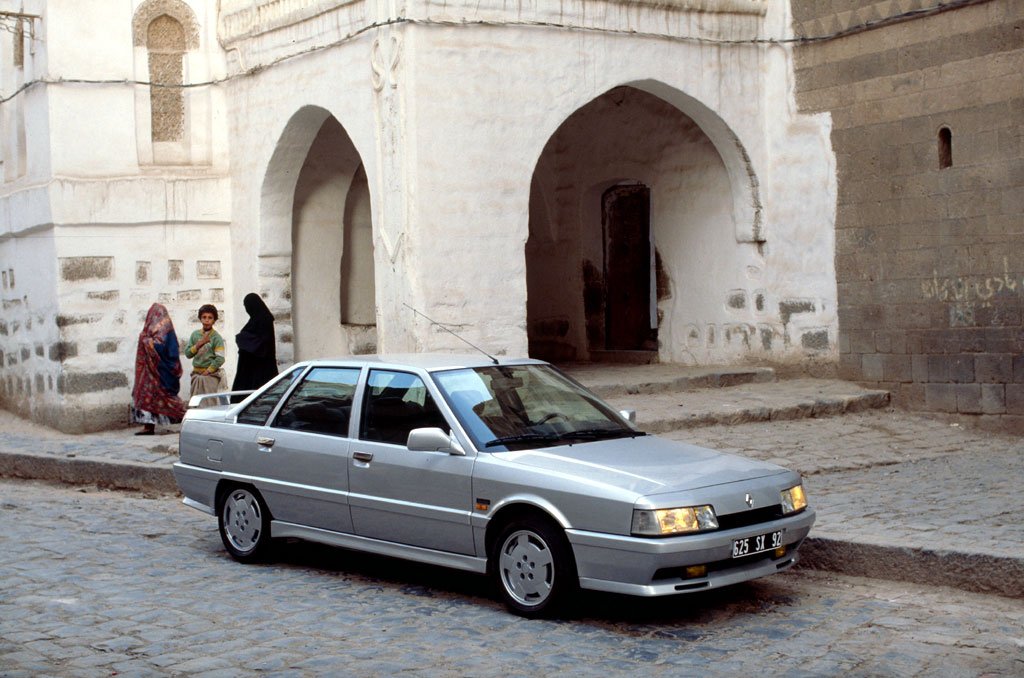Рено 21 год. Renault 21. Renault 21 Turbo Quadra. Renault 21 1988. Renault 21 serie 2.