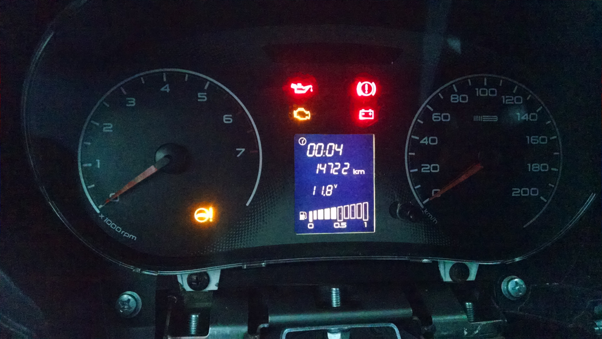 Подсветка дисплея от зажигания — Lada Гранта, 1,6 л, 2013 года ...