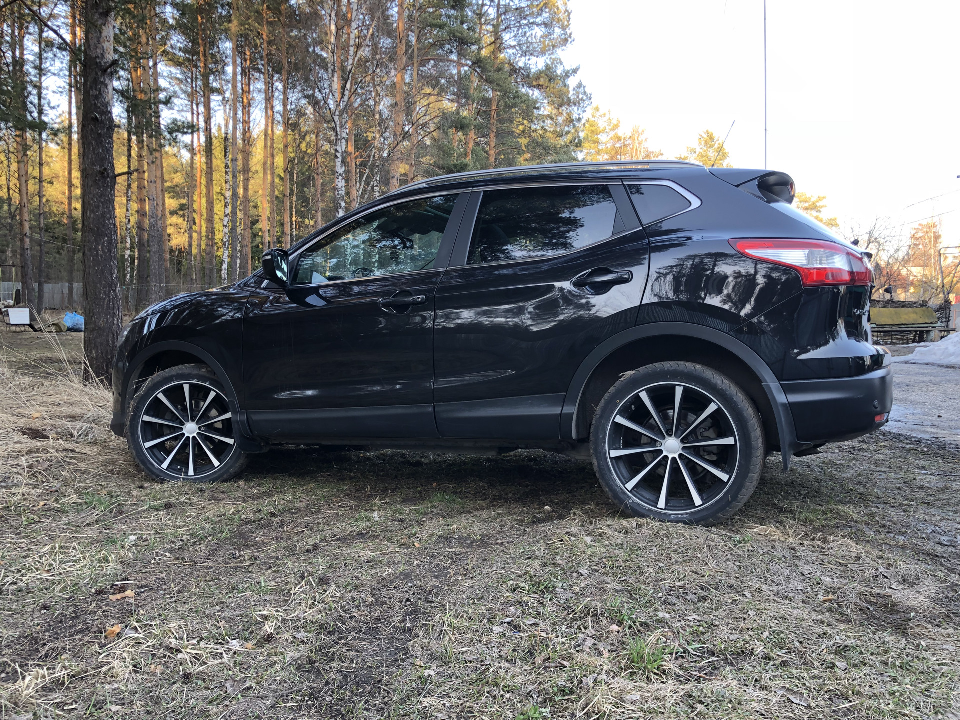 Для кроссовера r17. Nissan Qashqai r18. Nissan Qashqai j11 r18 черный. Ниссан Кашкай r18 r20. Nissan Qashqai на литых дисках r18.