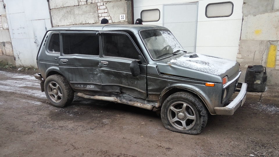 Как выбить втулку нижнего рычага Нива — Lada 2131, 1,7 л, 2013 года ...