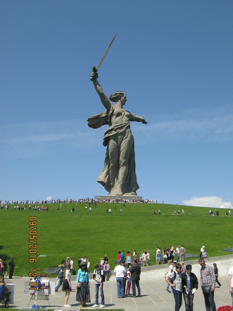 Фото статуи свободы в волгограде