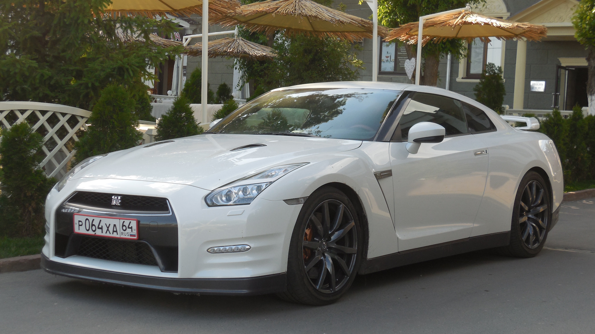 Nissan GTR белая с пленкой