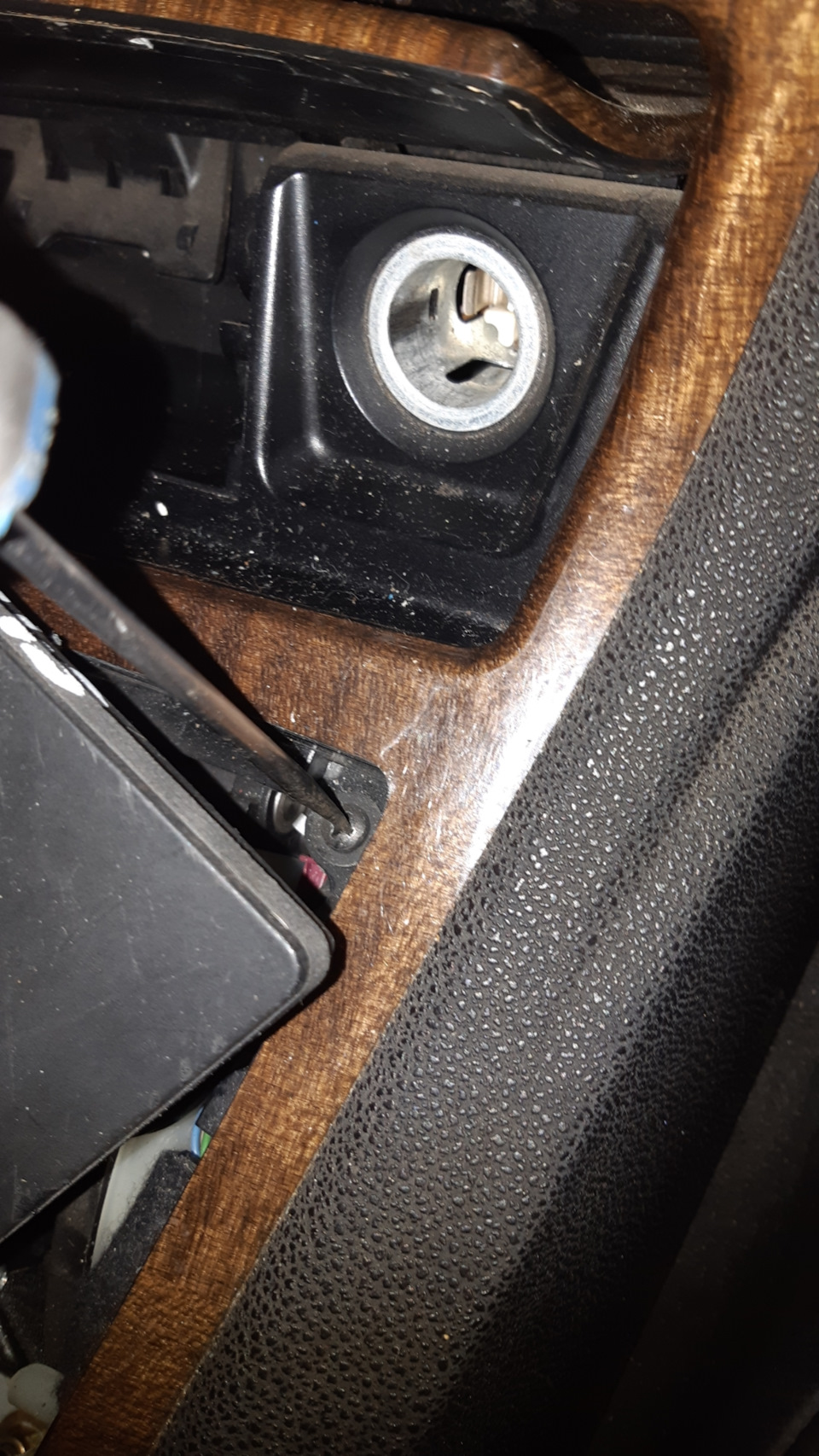 Снятие подлокотника BMW X3 E83 2005 г.в. — BMW X3 (E83), 3 л, 2005 года ...