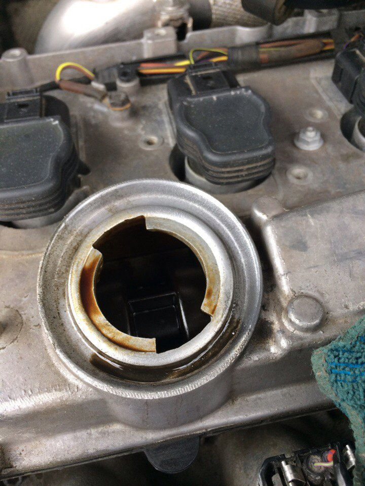 Замена прокладки масло заливной горловины — Skoda Octavia A4 Mk1, 1,8 л ...