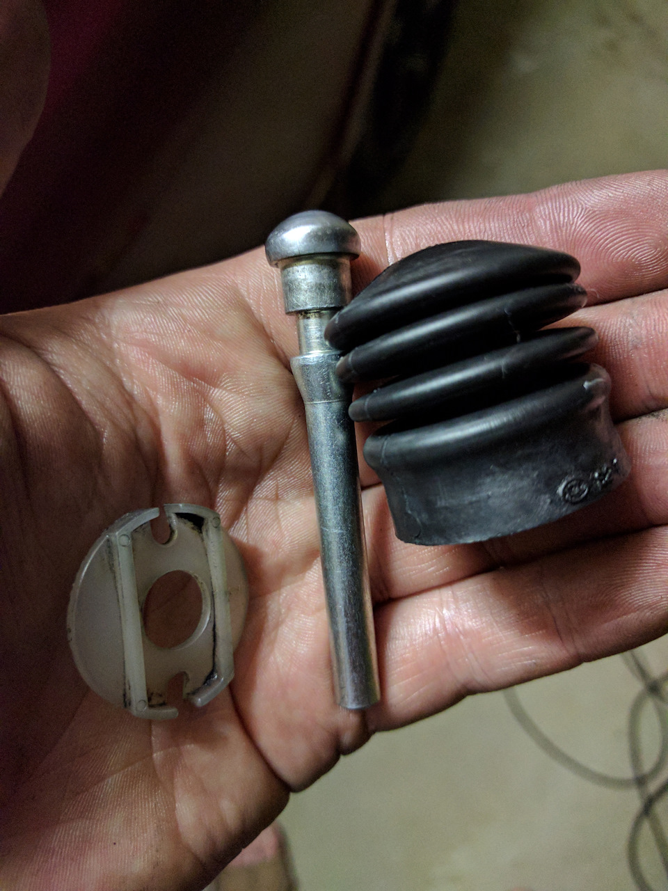 Снимается без извлечения поршня и разгерметизации магистрали сцепления. — Honda Civic 4D (8G)