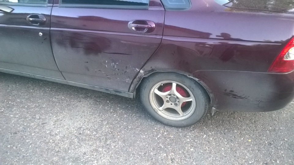 Дтп в бочину(припаркована) — Lada Приора седан, 1,6 л, 2008 года | ДТП ...