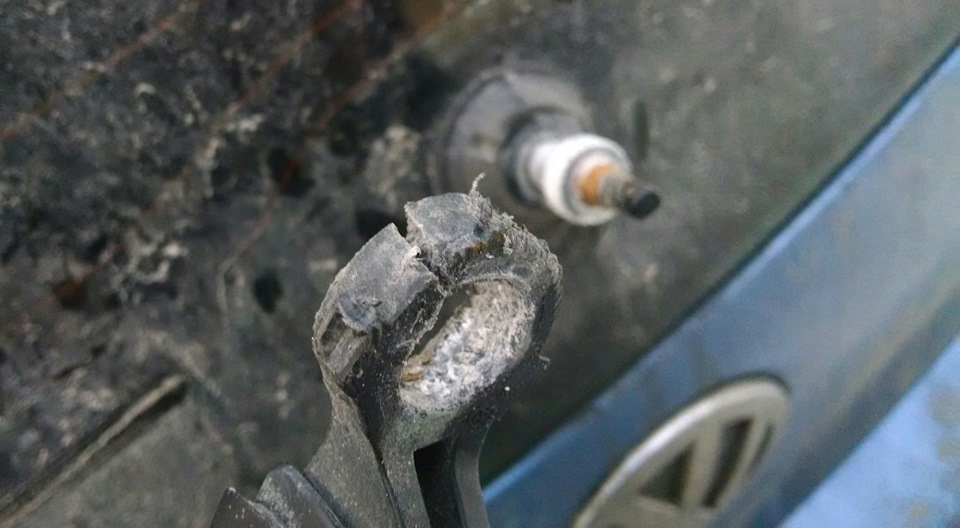 Замена поводка заднего дворника — Volkswagen Polo Mk4F, 1,4 л, 2008 ...