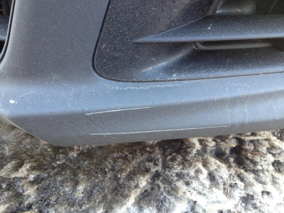 А здесь ровные полоски — царапки — Volkswagen Golf R Mk6