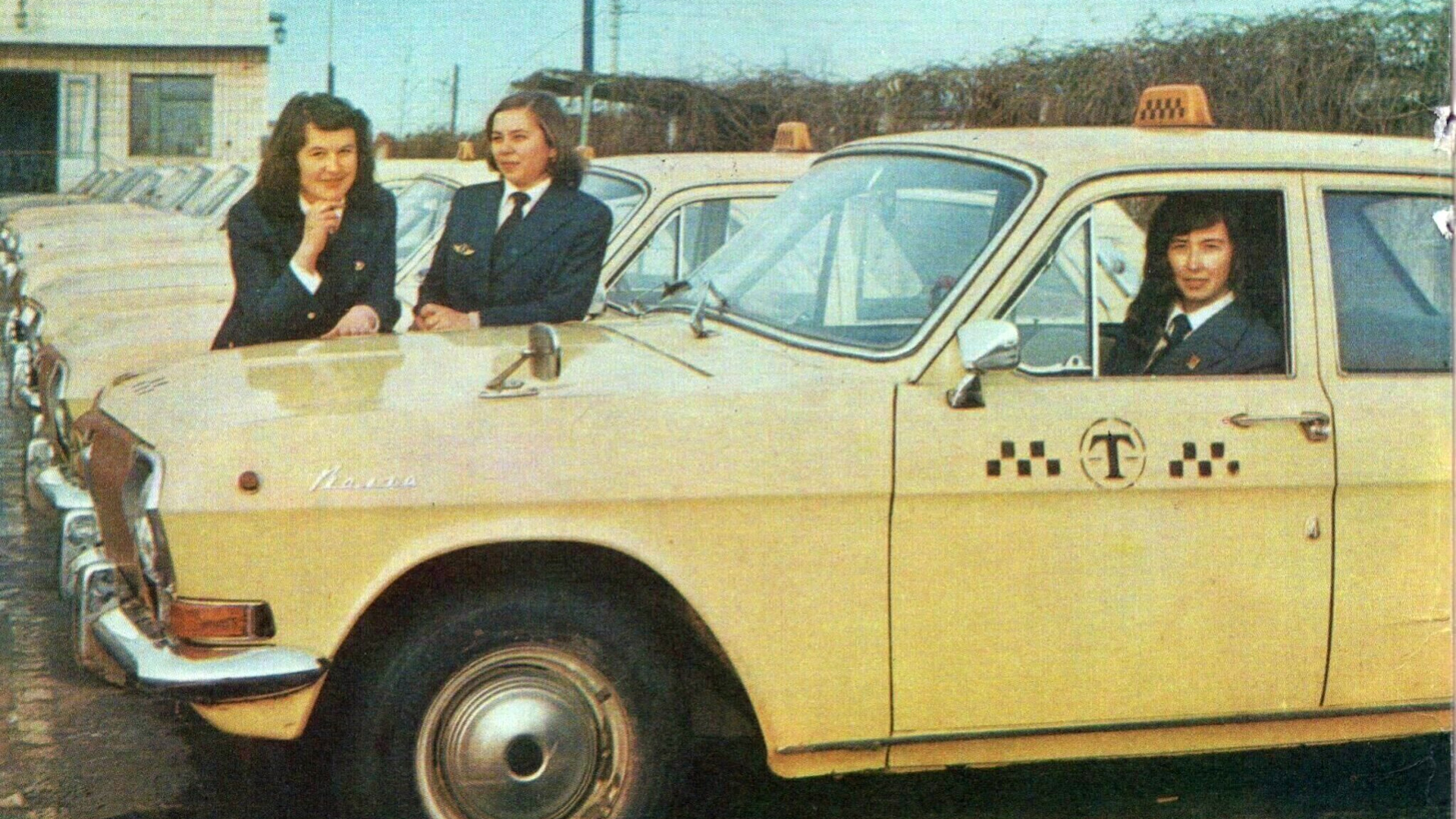 Советский таксист. Советское такси. Такси в советское время. Советский таксопарк.