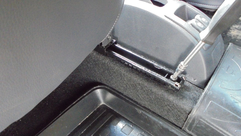 каким ключом откручивать сиденья