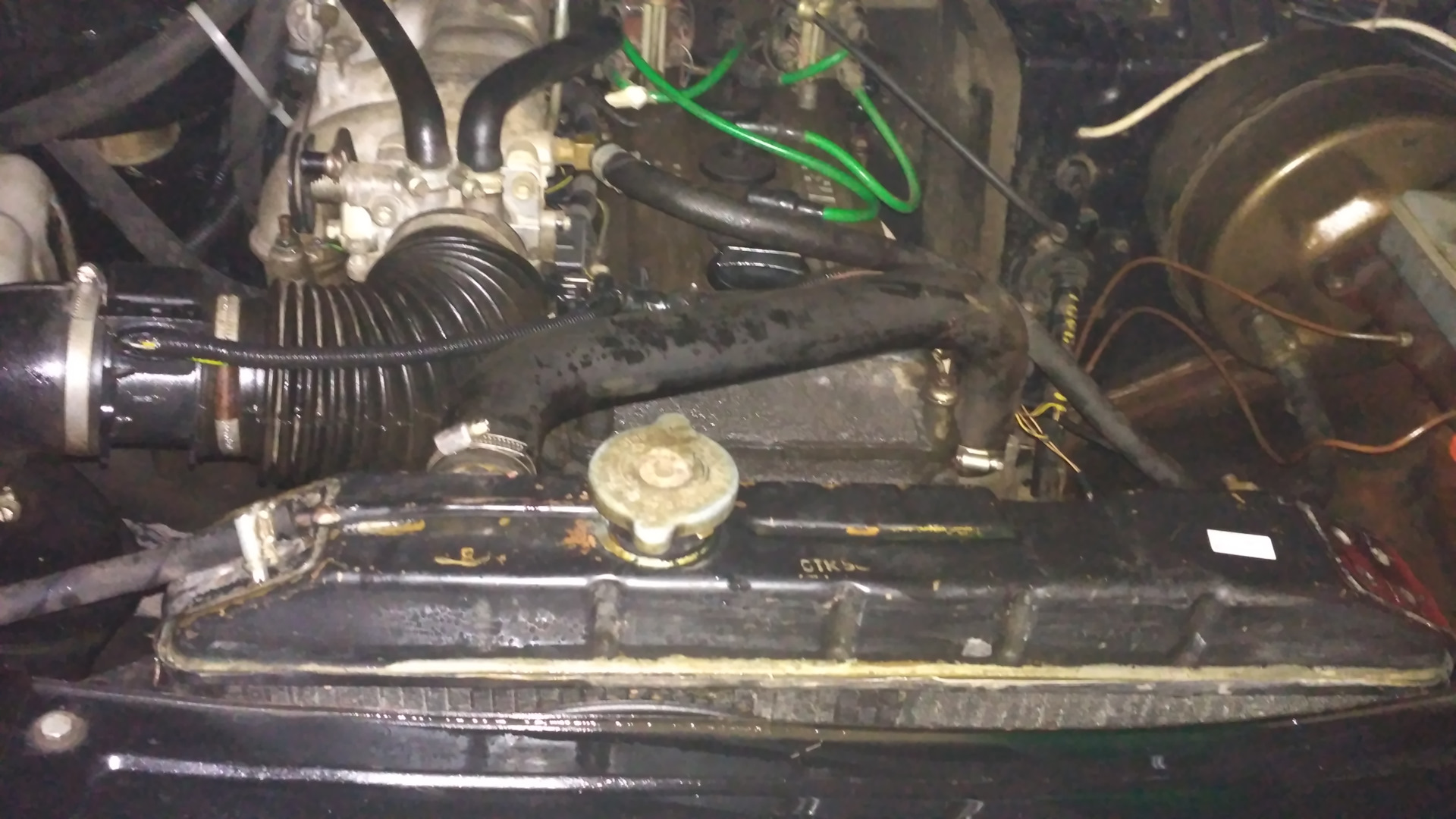 змз 409 расширительные бачки. радиатор кондиционера соболь 4х4 артикул. бачок расширительный уаз буханка 409. уаз выкидывает тосол. тосол в фару газ 24.