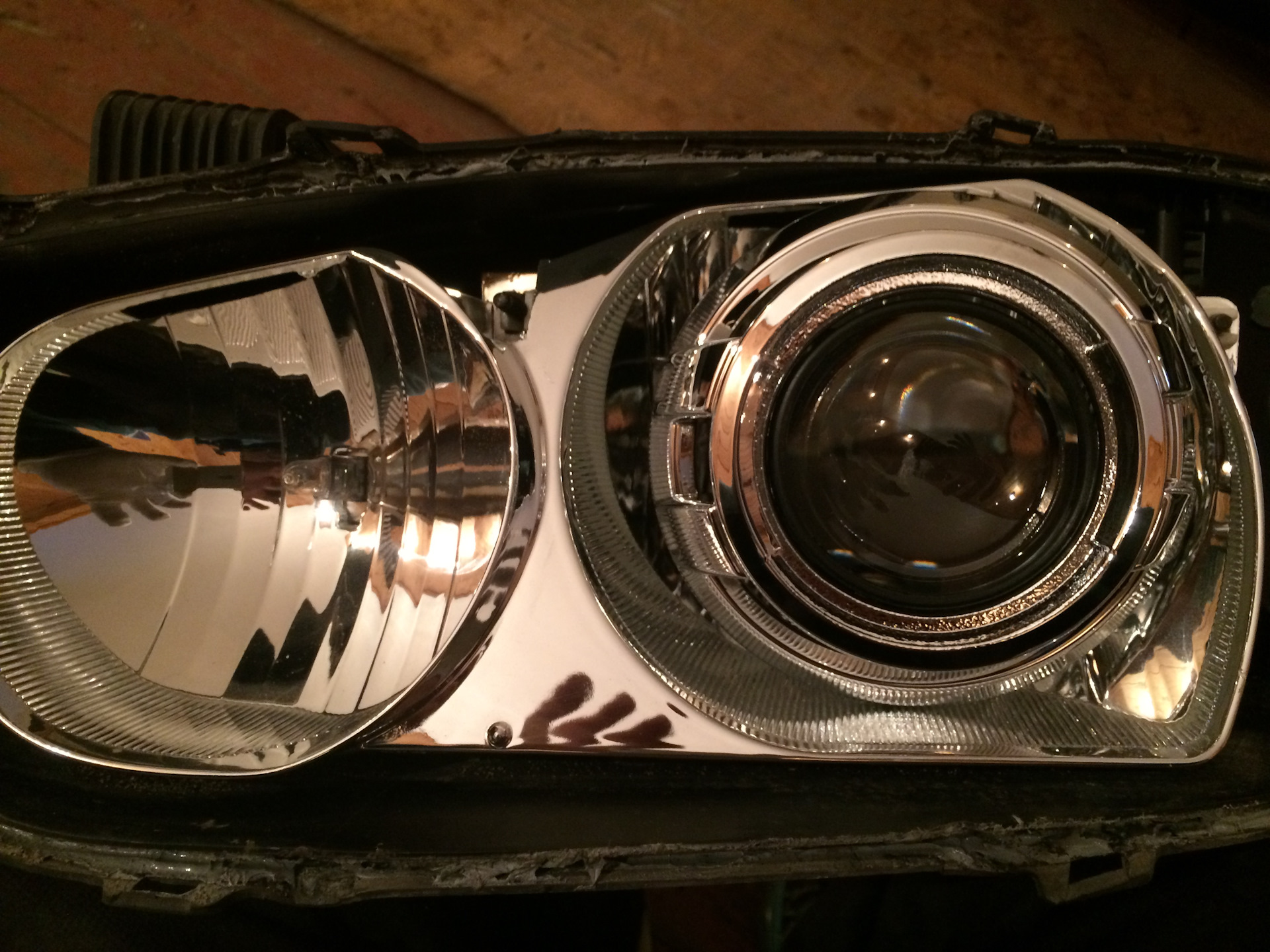 Установка линз в фары. Explorer 3 галогеновые линзы. Галогенная линза. Линзы в фары форд фокус 1. Установка линз в фары.