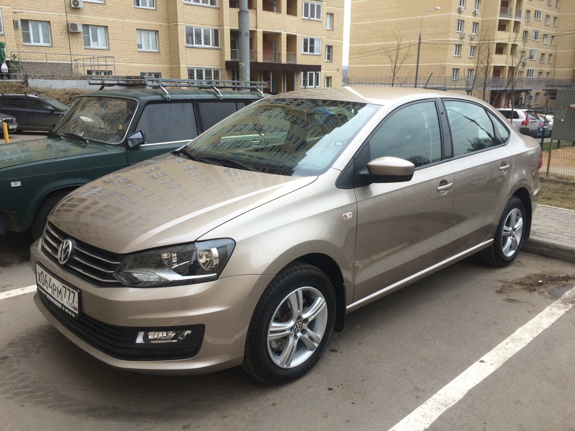 Поло седан r15. Диски Фольксваген поло r15. R15 на Фольксваген поло седан. Volkswagen Polo sedan r15 диски.