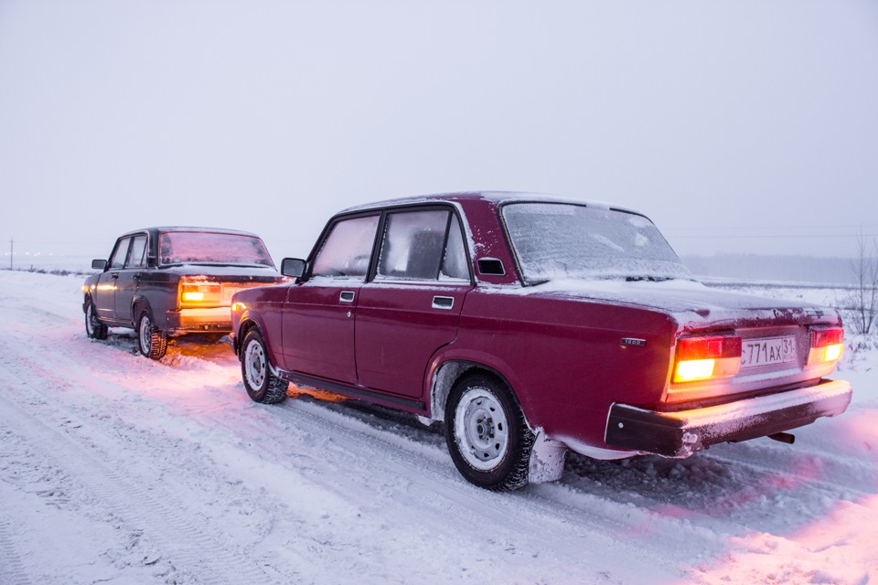 Ваз 21070. 2107 Возле Лада. Друзья около ВАЗ 2107.