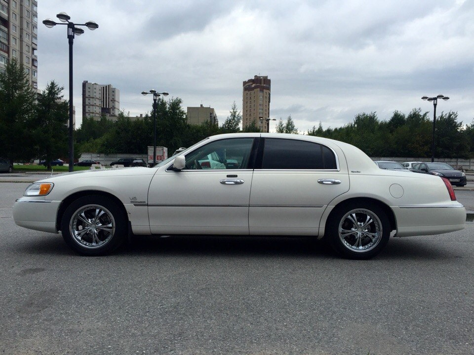 Фото в бортжурнале Lincoln Town Car III