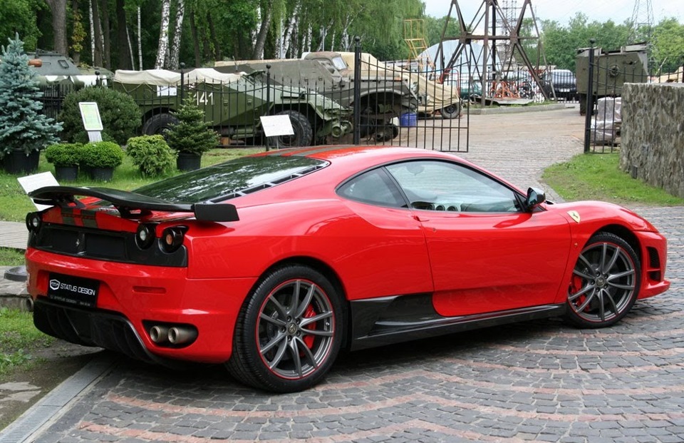 Желтая Феррари f430