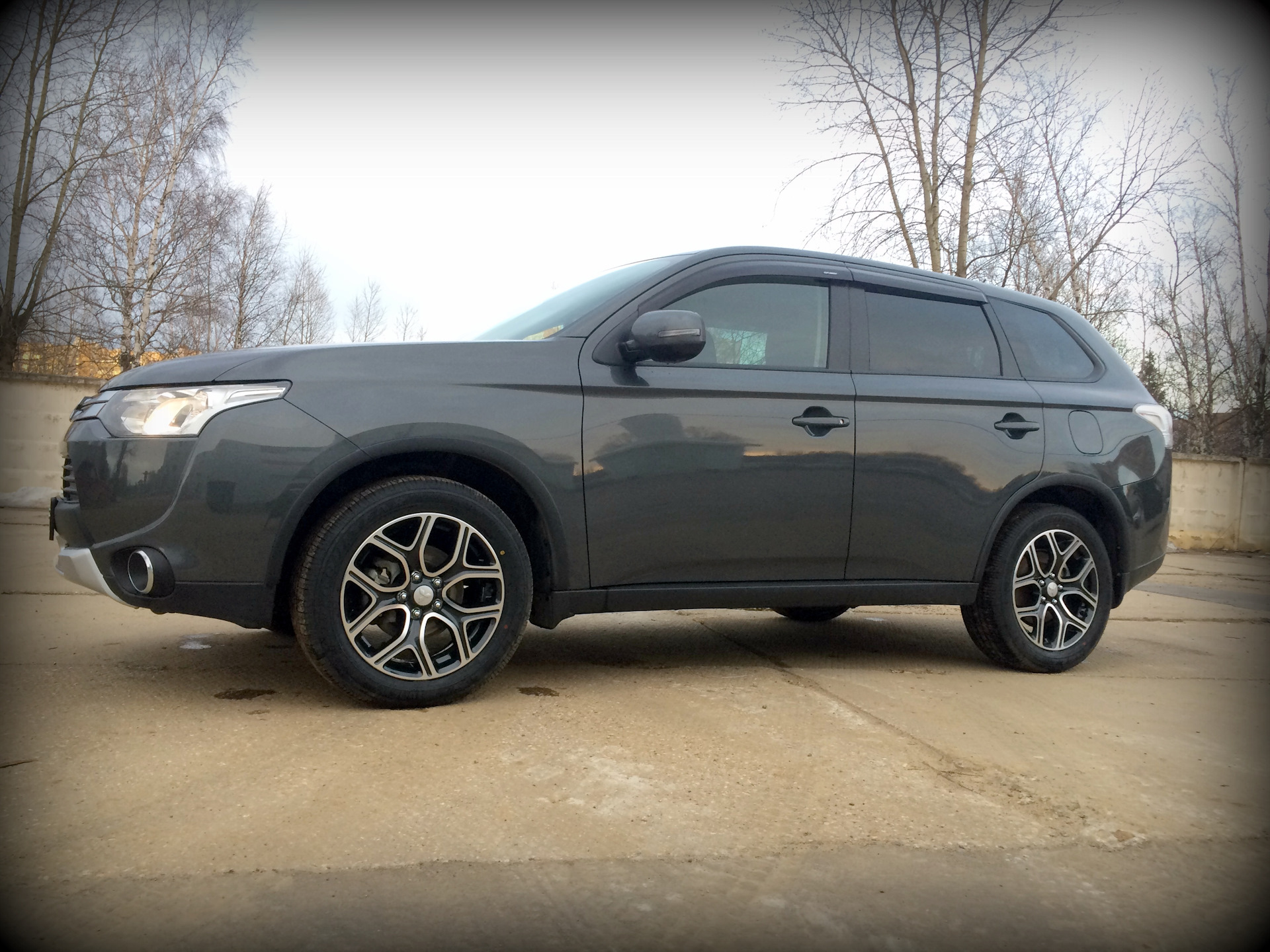 Колеса outlander 3. Outlander 3 r18. Диски на Mitsubishi Outlander 3. Mitsubishi Outlander 3 r18. Диски Митсубиси Аутлендер 3.