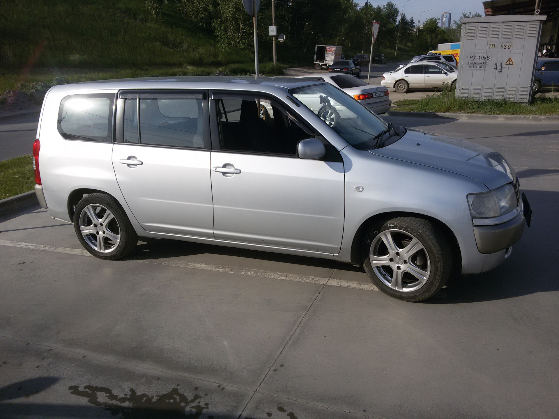 Тойота пробокс колеса. Toyota Probox r15. Toyota Probox 2004. Probox r16. Тойота Пробокс на 17 колесах.