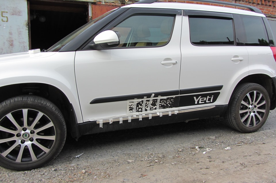 skoda yeti наклейка на дверь skoda yeti наклейка на дверь