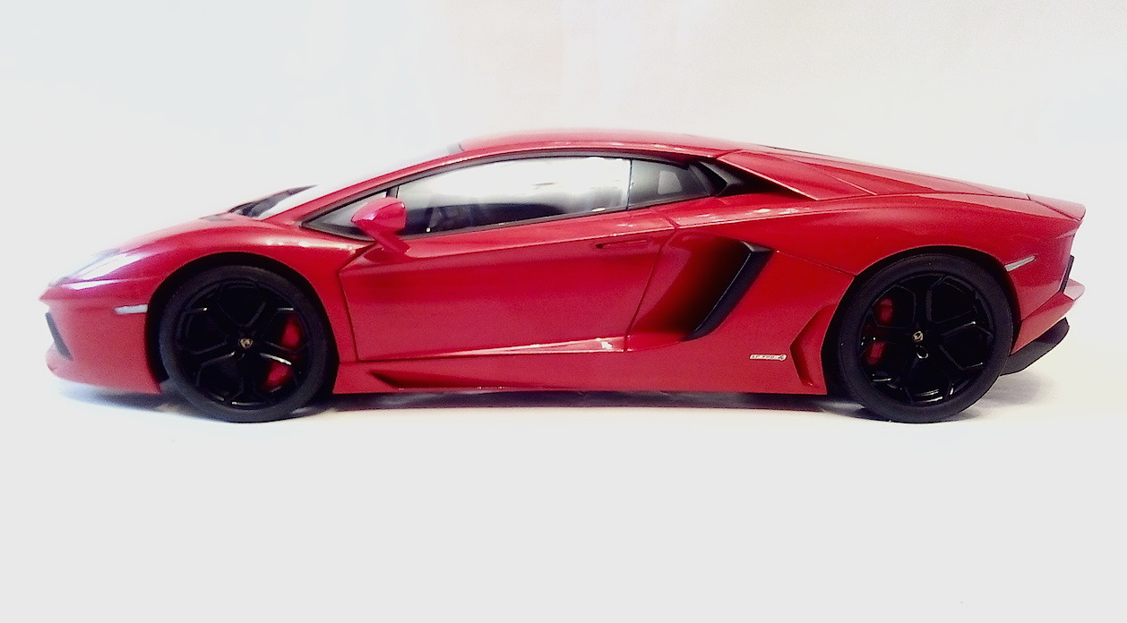 карбоновая масштабная lamborghini aventador