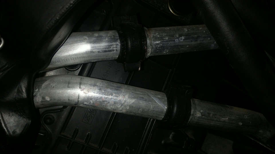 Антифриз на пассажирском коврике. Ремонт патрубков радиатора отопителя ...