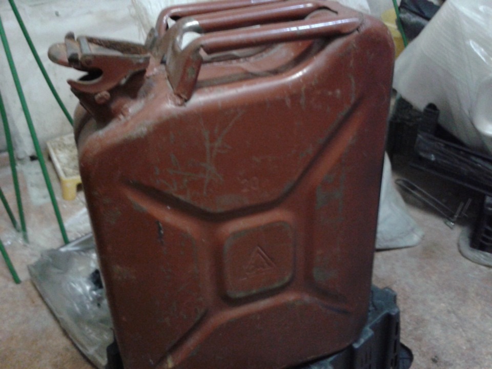 8ee1d02s 960 Как крепить канистру в прицепе