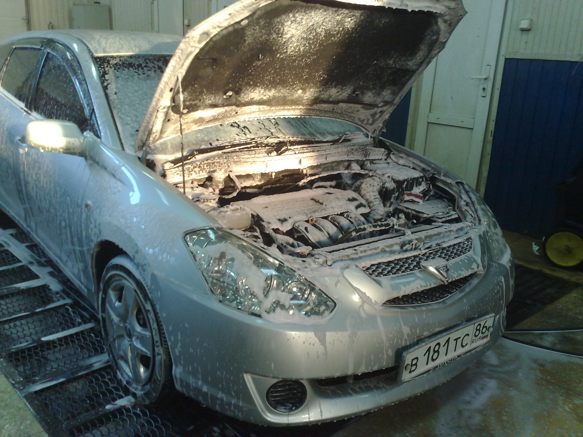 Complete car wash - Toyota Caldina 18 L 2003