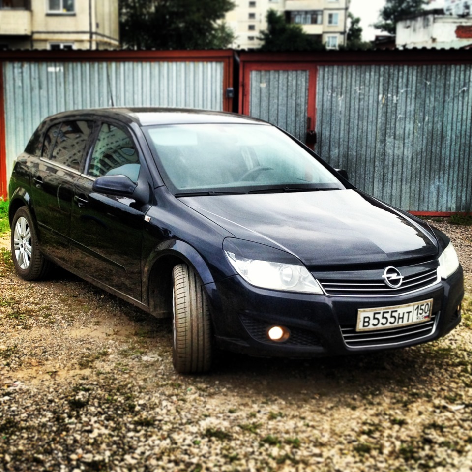 Opel Astra h черная