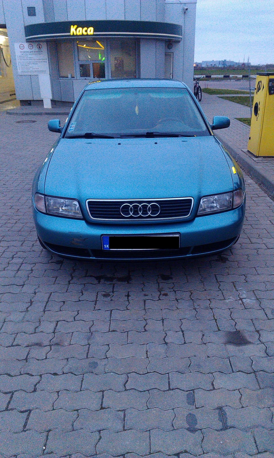 Audi a4 бирюзовая