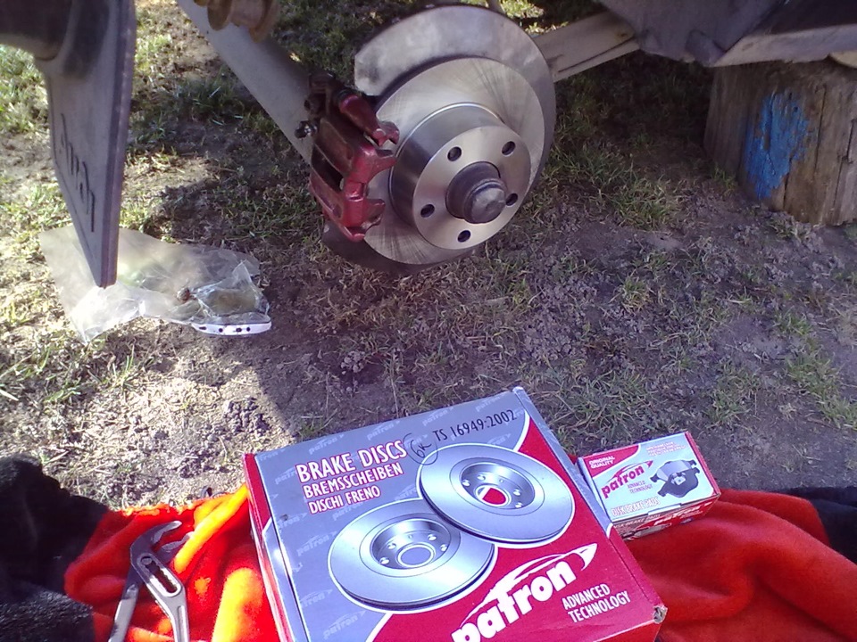 Замена тормозного диска, колодок, и новая жизнь суппорту! — Audi 100 ...