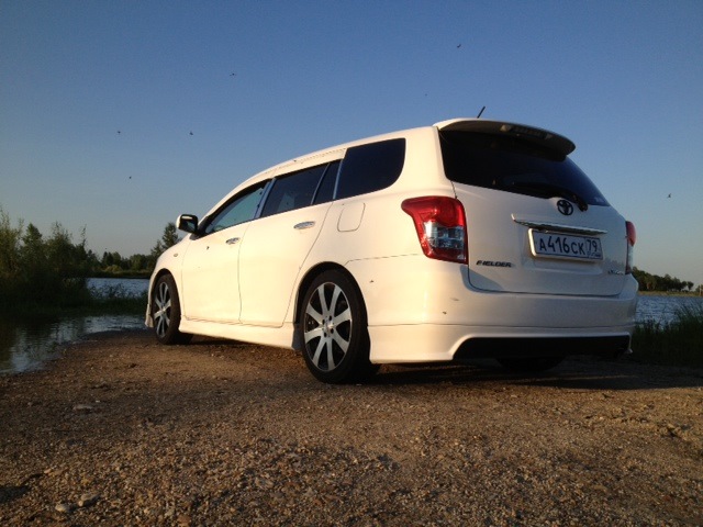 Toyota Corolla Fielder 2013 stance