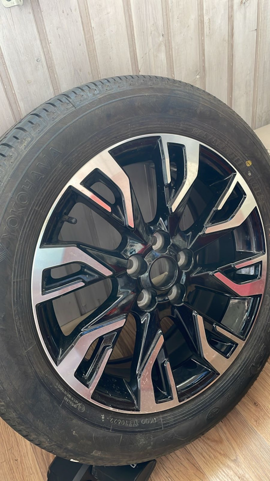 Шины летние Yokohama 225/55 R18, литые диски 18 на Mitsubishi Outlander ...