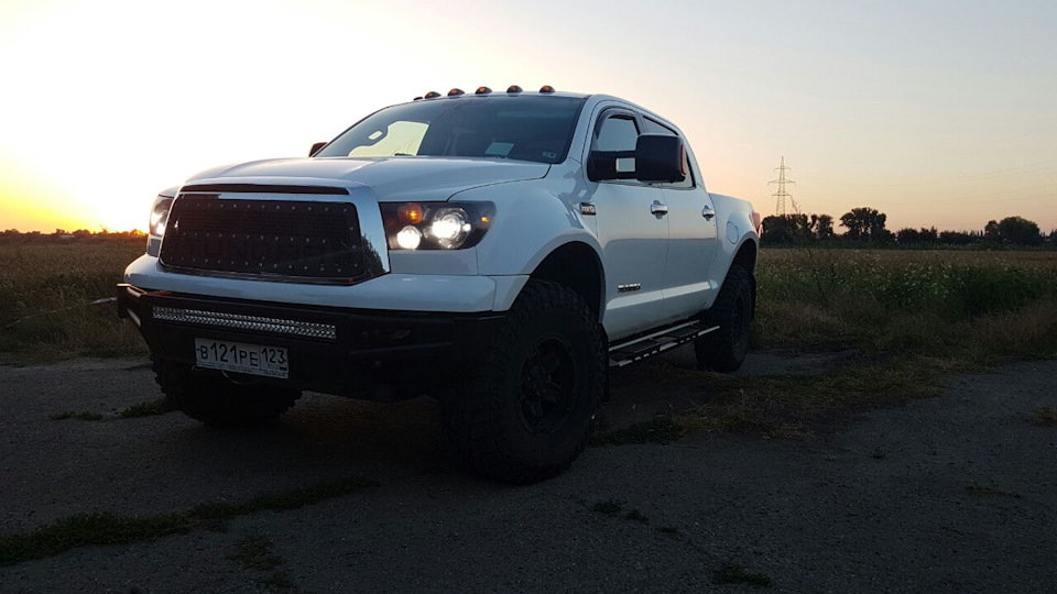 Фото в бортжурнале Toyota Tundra (II)