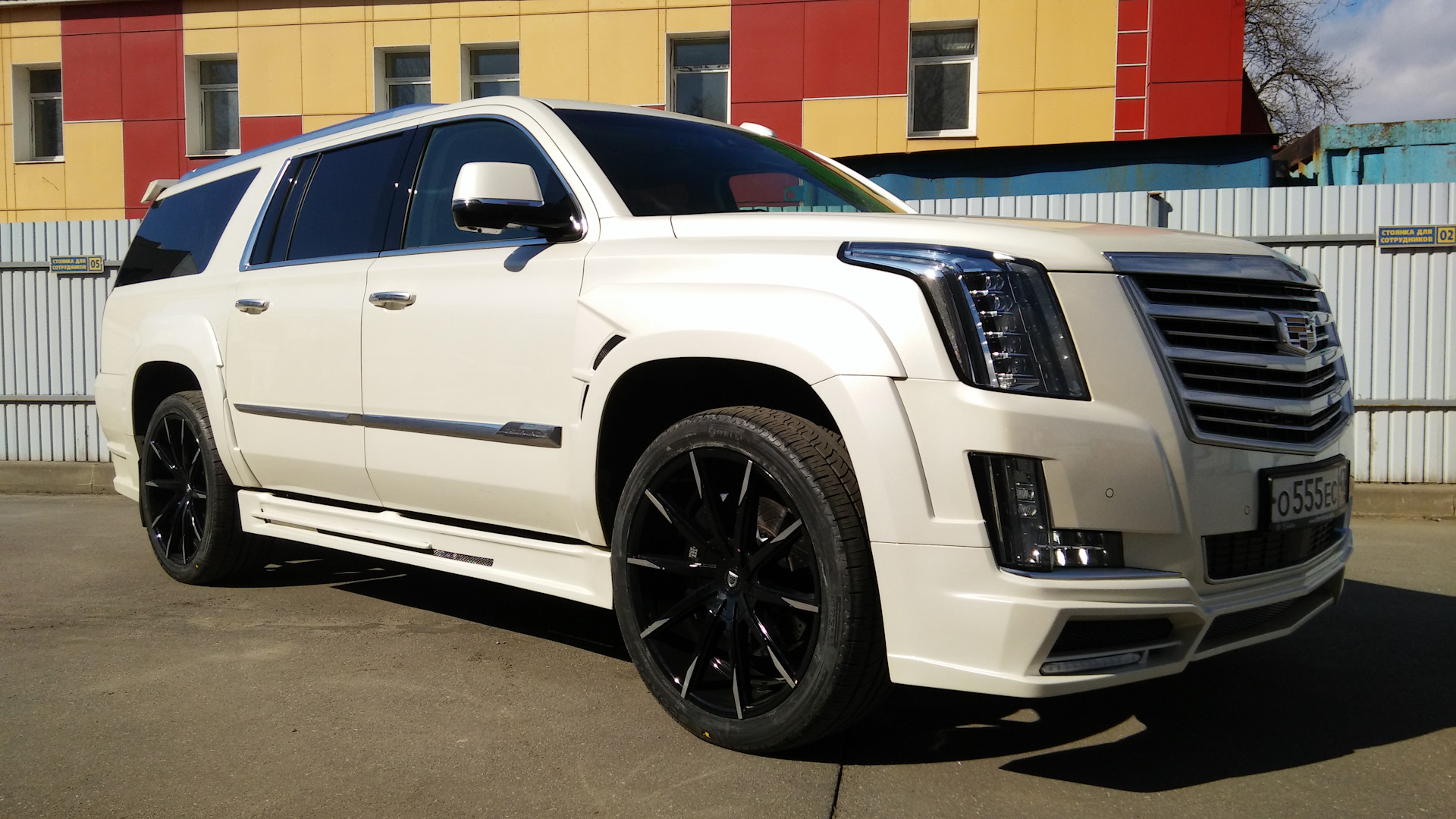 Cadillac Escalade r24 Lexani