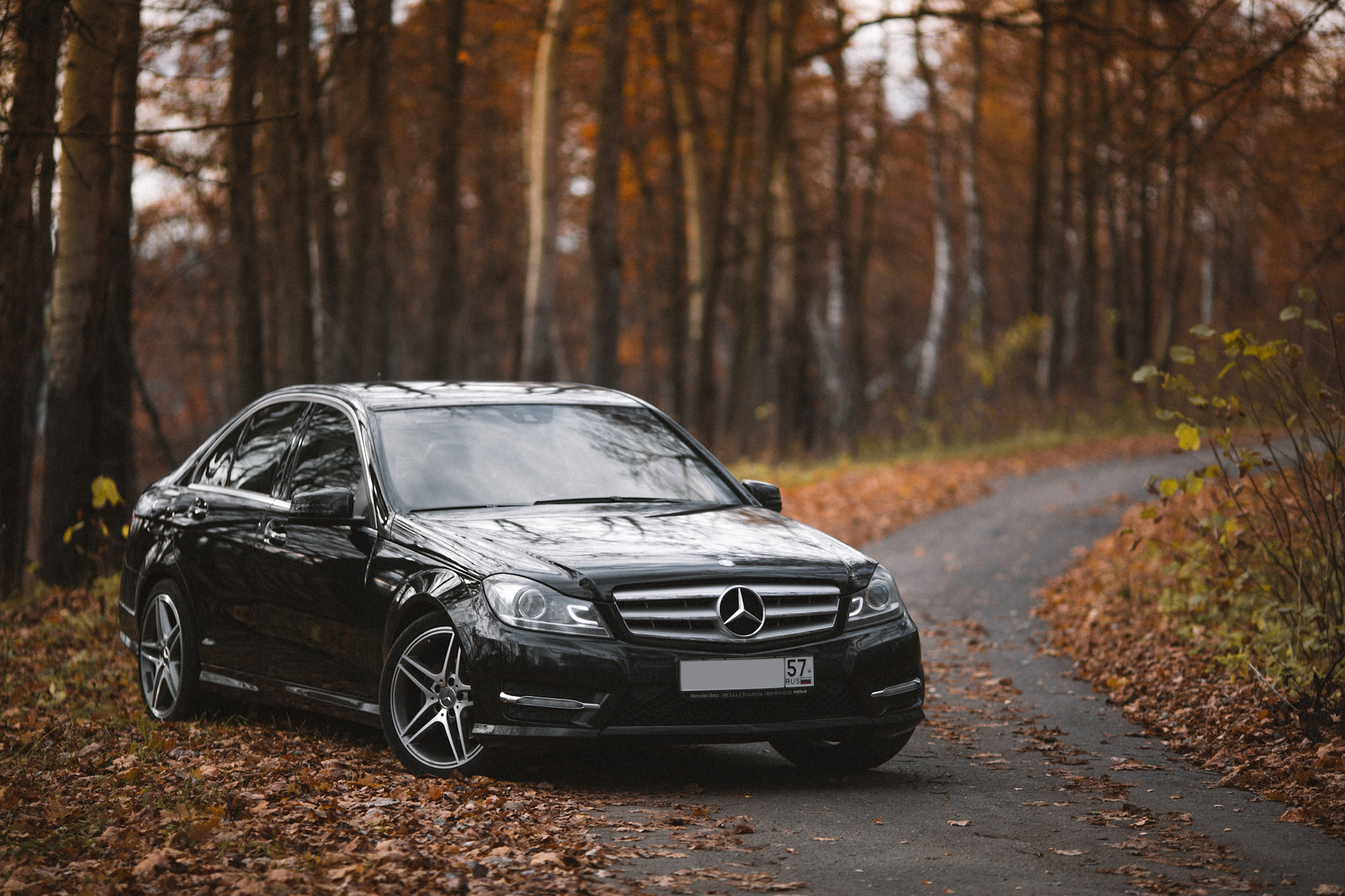 Мерседес c63 AMG белая зима