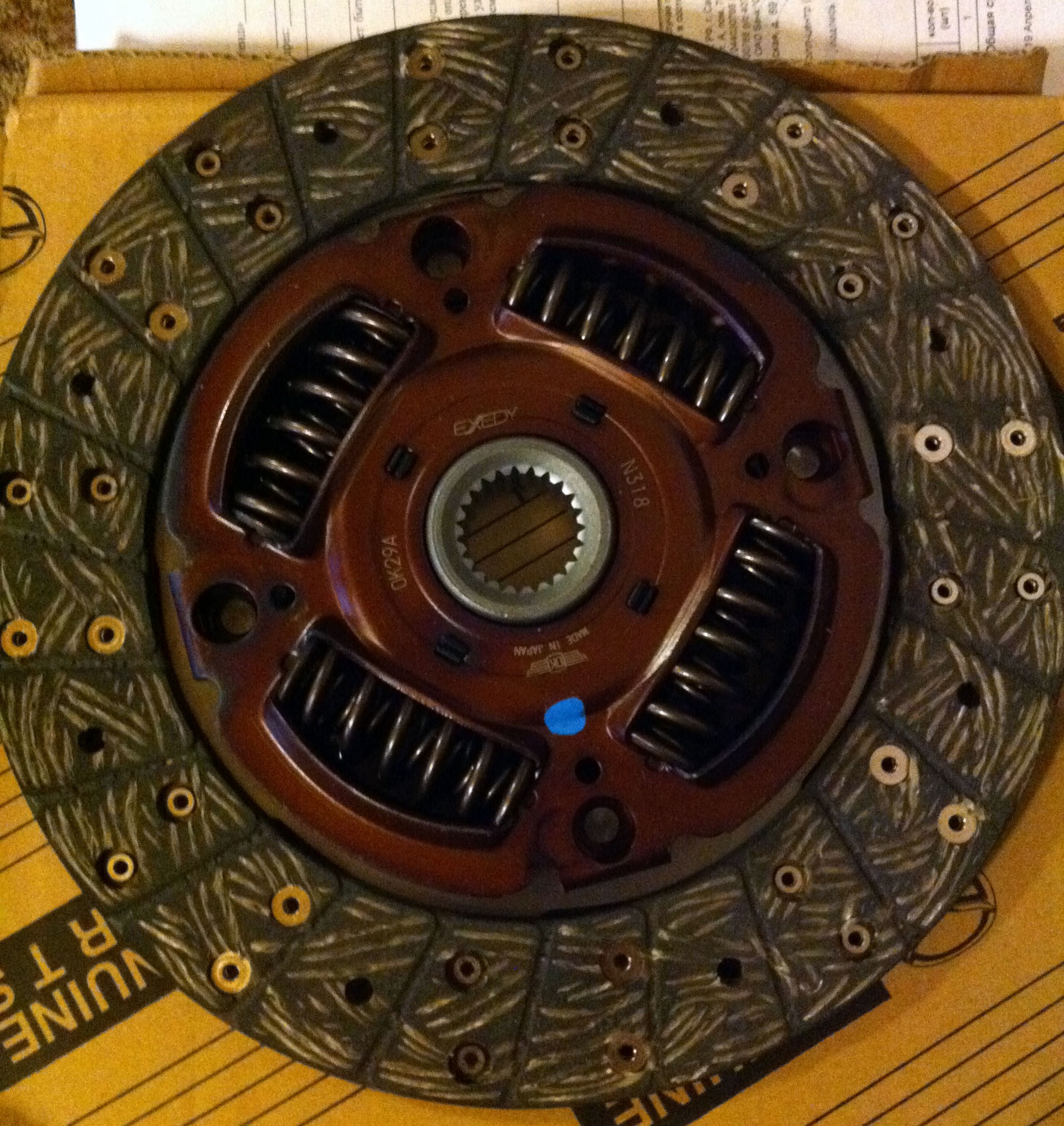 Сцепление загорелась. Сожженный диск сцепления ваз 2110. Сцепление загорелась. Сцепление загорелась. Сгоревший диск сцепления.