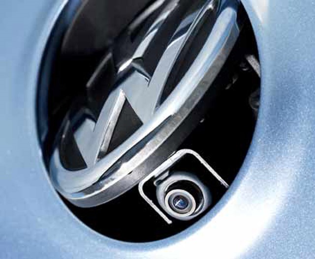 Готовим ништячки к установке. Выезжающая камера заднего вида для VW ...