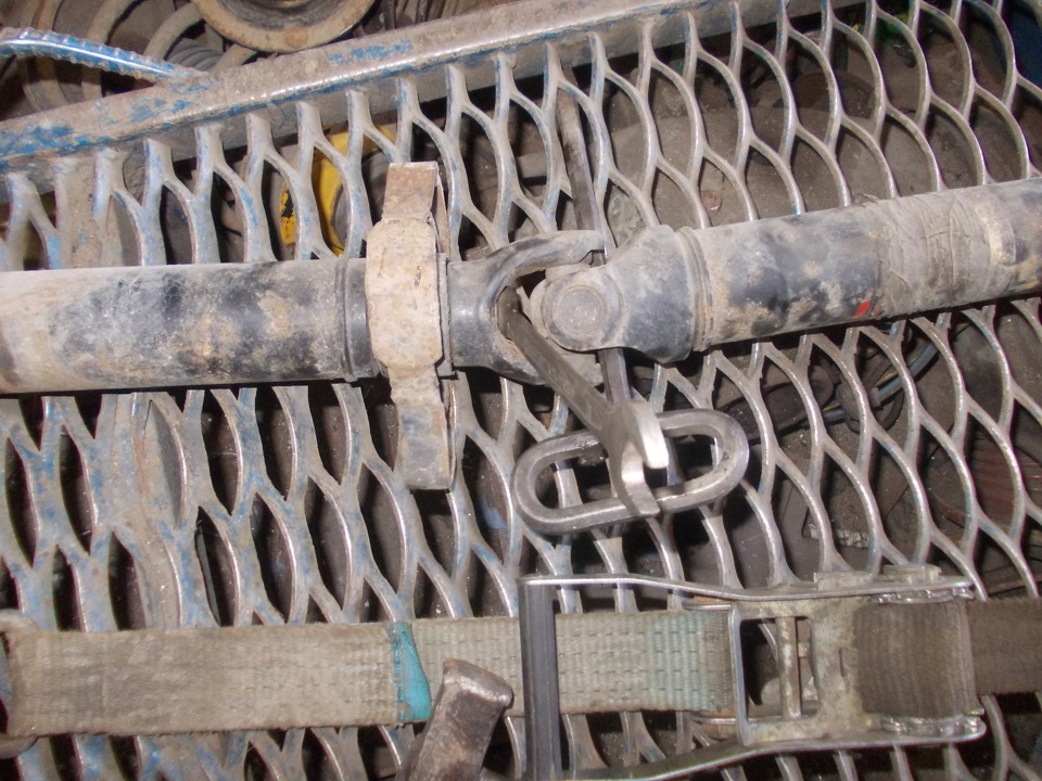 замена подвесного подшипника карданного вала — Москвич 2141, 1,8 л ...