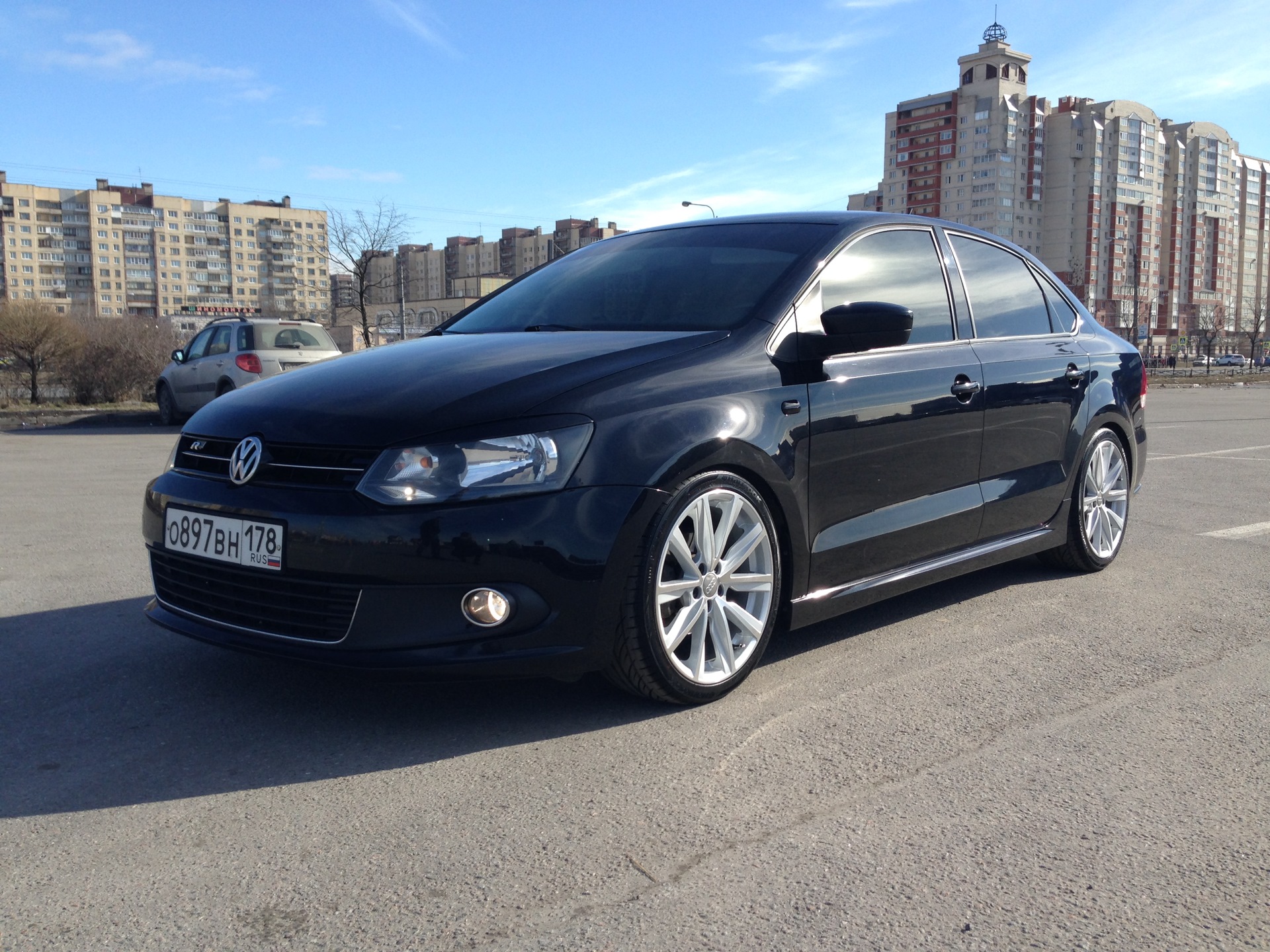 Volkswagen Polo 2015 черный тонированный